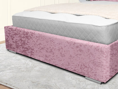 Middleton Winged Upholstered Bed