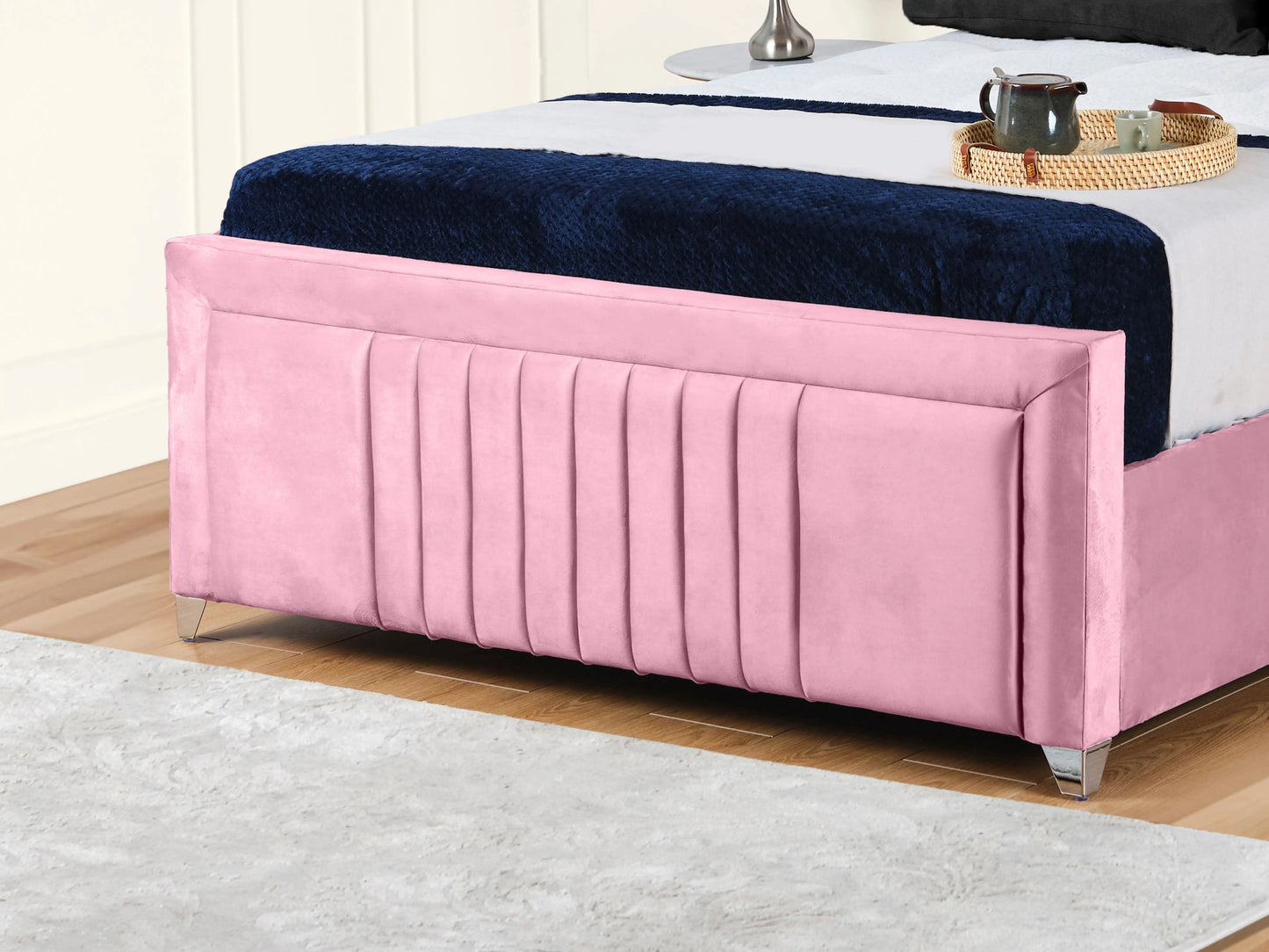 Cannas upholstered bed