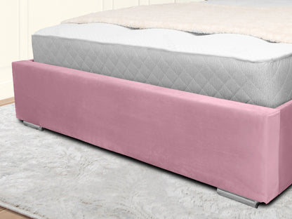 Middleton Winged Upholstered Bed