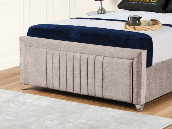 Cannas upholstered bed