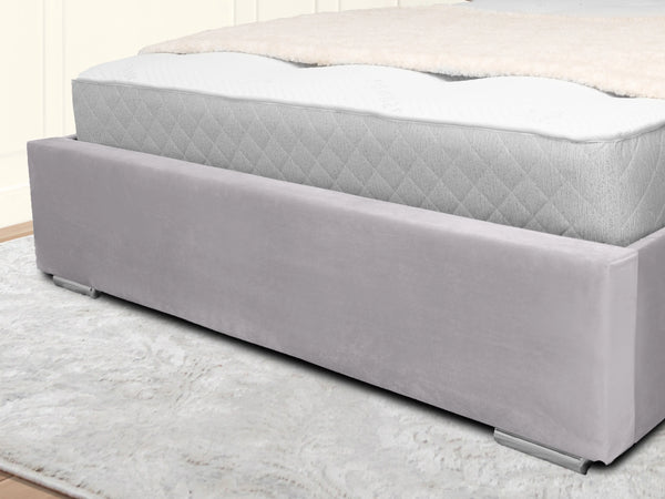 Middleton Winged Upholstered Bed