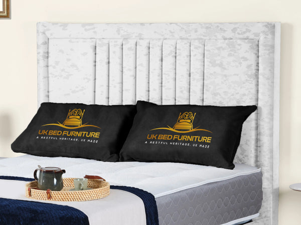 Cannas upholstered bed