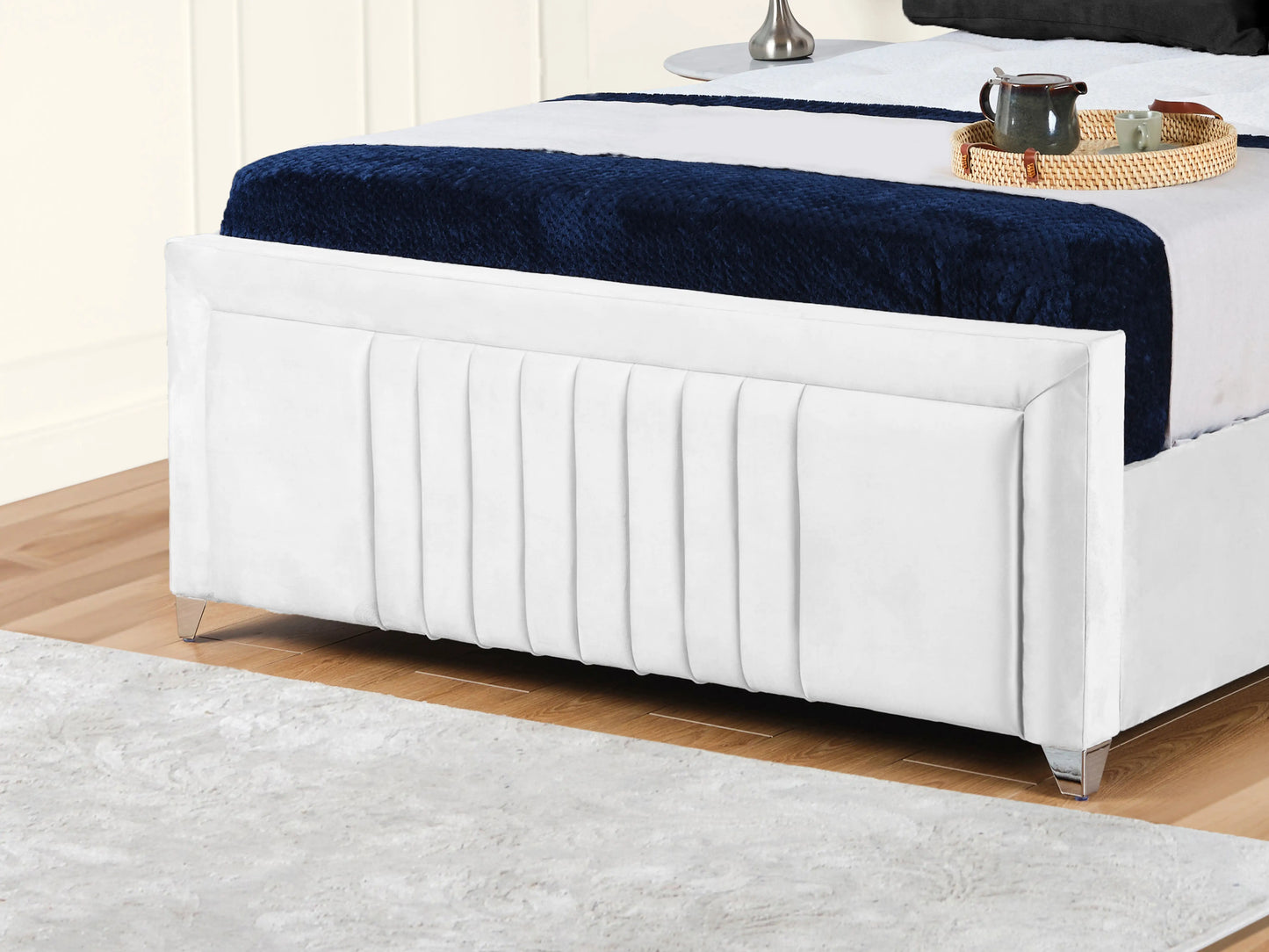 Cannas upholstered bed