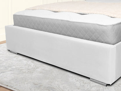 Middleton Winged Upholstered Bed