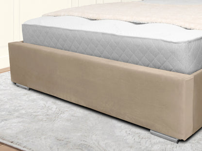 Middleton Winged Upholstered Bed