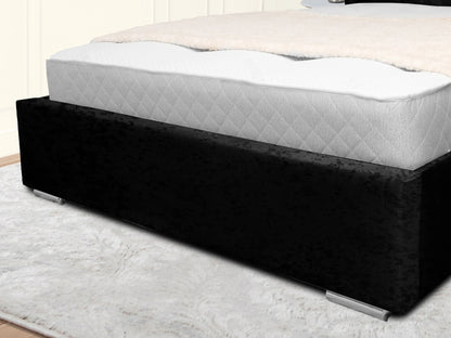 Middleton Winged Upholstered Bed