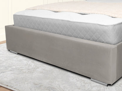 Middleton Winged Upholstered Bed