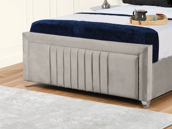 Cannas upholstered bed