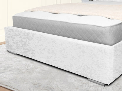Middleton Winged Upholstered Bed